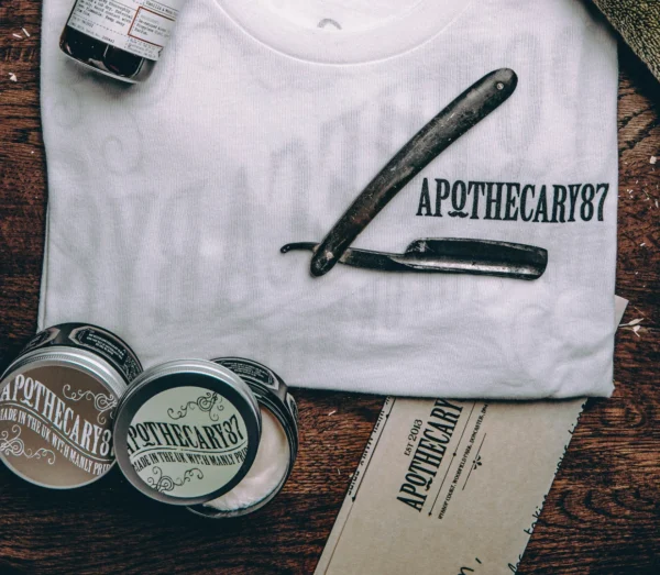 Apothecary 87 Limited Edition Collector's Pack: Συλλεκτικό Πακέτο (Branded T-Shirt, Παραδοσιακή Φαλτσέτα & Premium Πομάδες)
