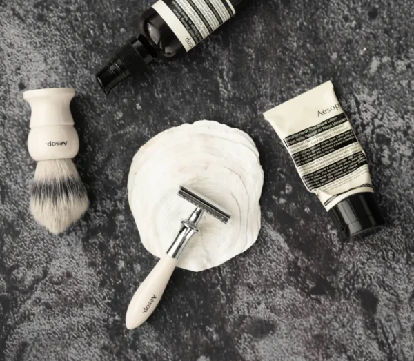 Aesop Moroccan Neroli Luxury Shaving Set: Παραδοσιακό Ξυράφι Ασφαλείας, Πινέλο & Σέρουμ Περιποίησης