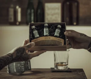 Apothecary 87 Premium Beard Kit: Συλλεκτικό Σετ Περιποίησης & Ενυδάτωσης Γενειάδας (3x Μίνι Έλαια & Ξύλινη Χτένα)