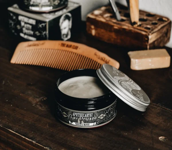 Apothecary 87 Premium Clay Pomade: Επαγγελματικός Πηλός Μαλλιών για Δυνατό Κράτημα & Ματ Αποτέλεσμα (Vanilla & Mango - 100ml)